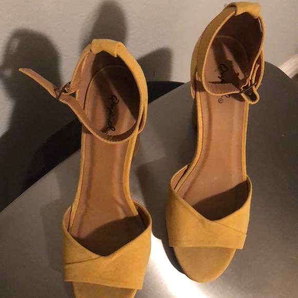 Yellow wedges - Picture 2 of 3